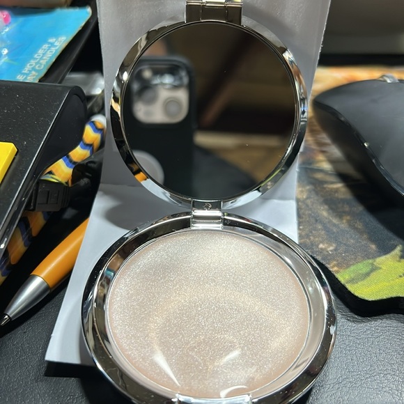 NIB IT Cosmetics Hello Light Creme Anti-aging Radiance Creme Luminizer - 0.23 oz - Picture 5 of 5